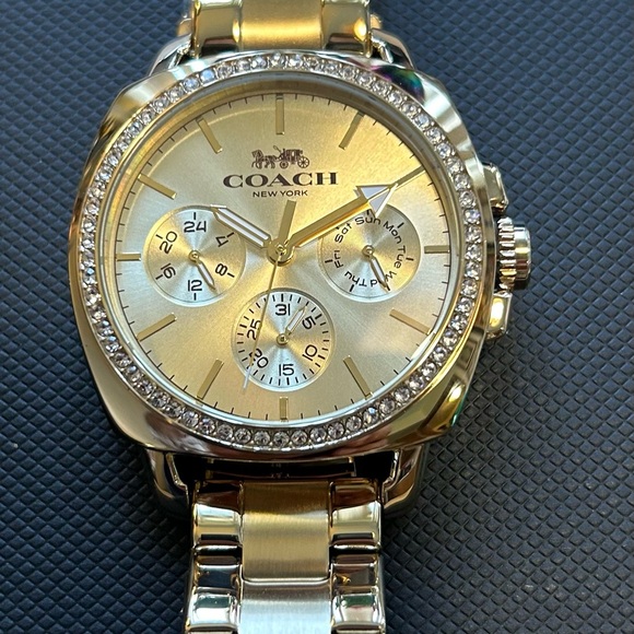 COACH BOYFRIEND WATCH WITH 38MM GOLDEN CHRONOGRAPH FACE AND GOLDEN BRACELET. - Picture 6 of 12